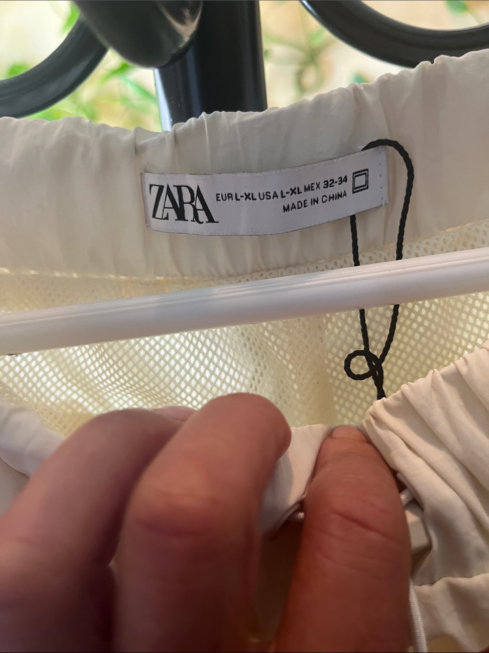 Zara White Joggers with Black Side Panels - Picture 2 of 12